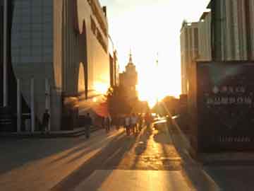 琜员如何在比赛中提高接球瞬间的决策与出球速度，怎么提高接球能力